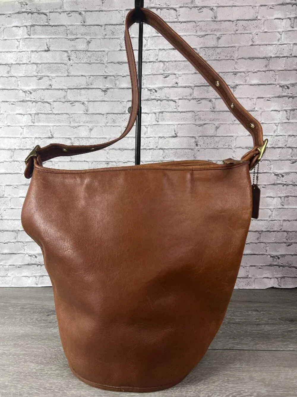 Old Coach XL 9085 Vintage British Tan  Leather Feed Sac Duffel Bag